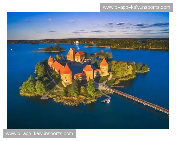 北雪平的冰与火之歌：穿越时空的特拉凯古堡回响